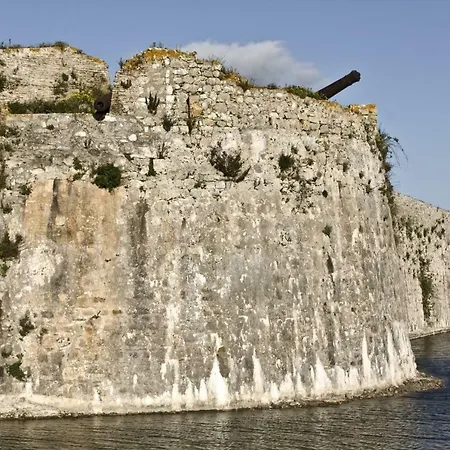 σπίτι δίπλα στη θάλασσα بيت للعطل